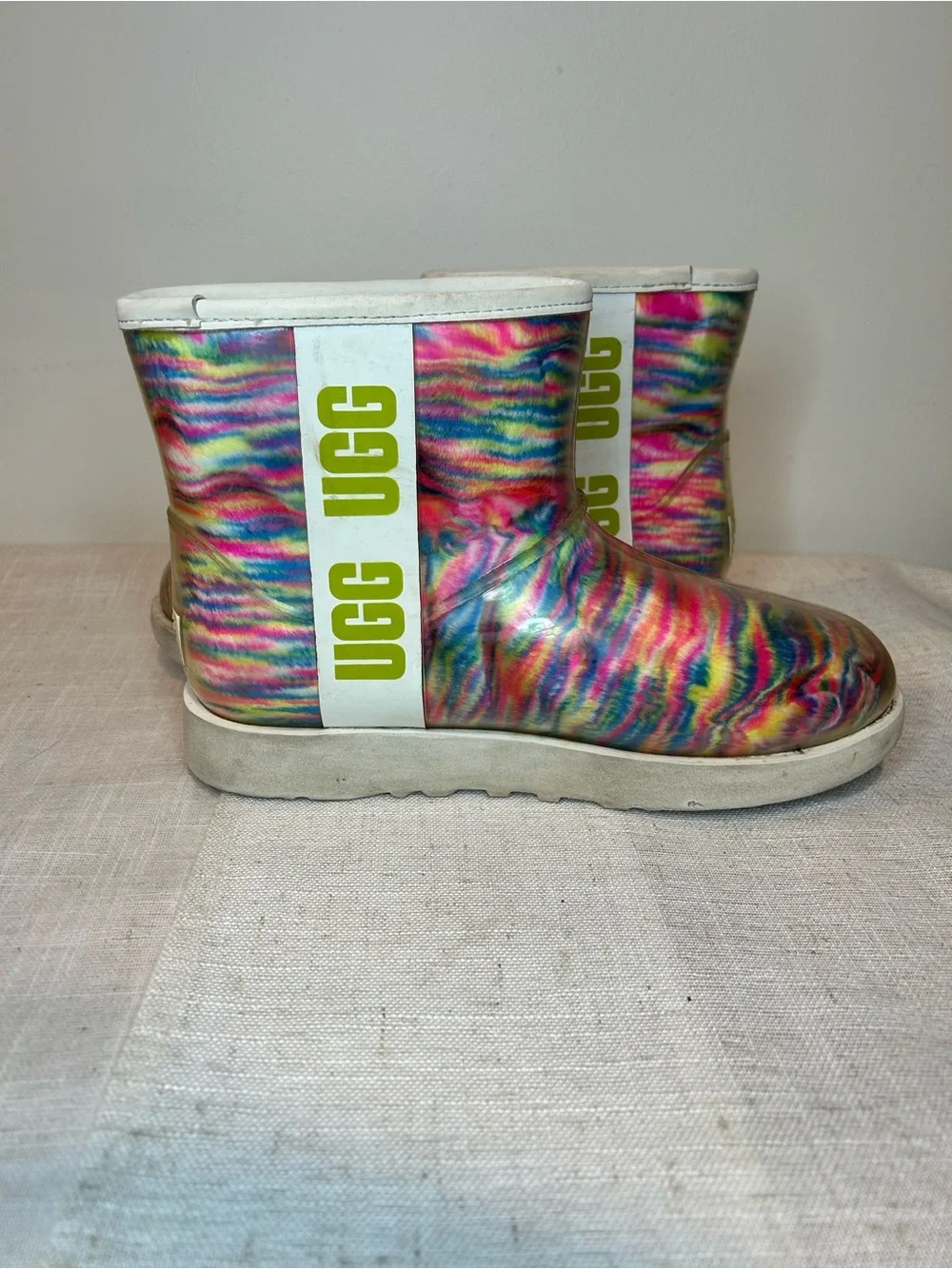 UGG clear Rainbow Tie-Dye Short Boot - Pink Multi
